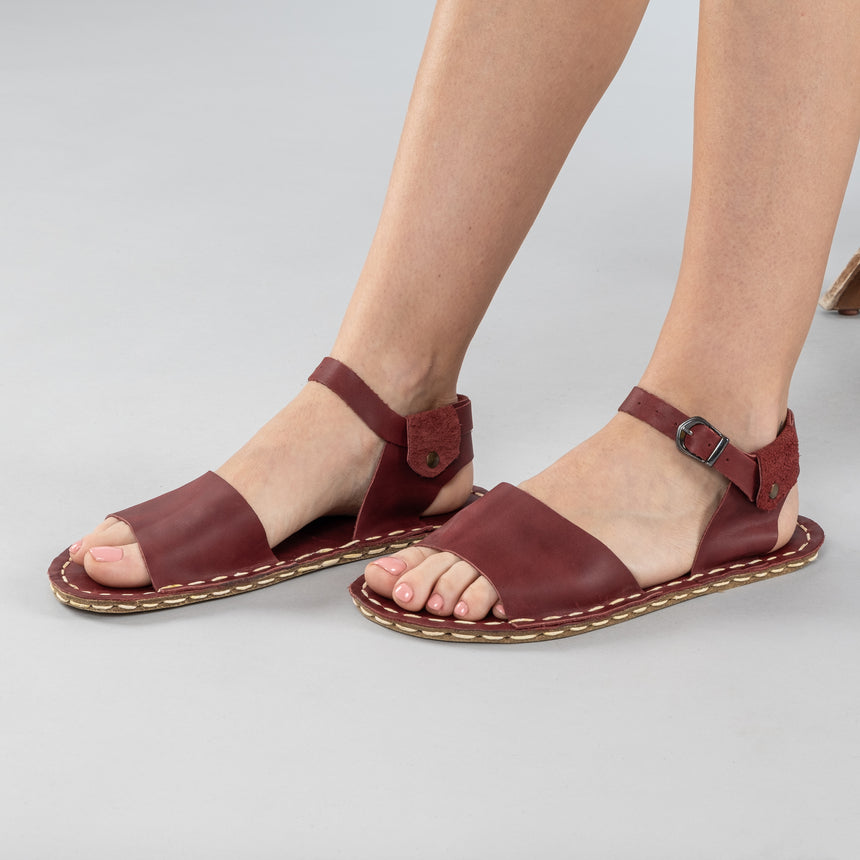 Rote Barfußsandalen mit offener Spitze