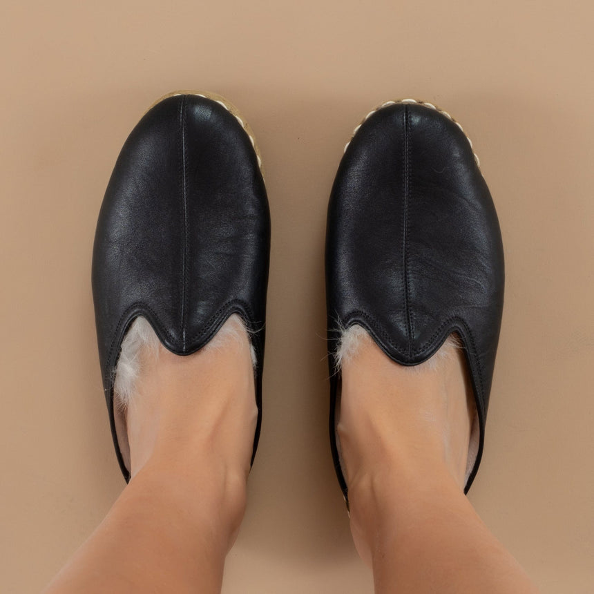 Schwarze Shearling-Slipper für Damen